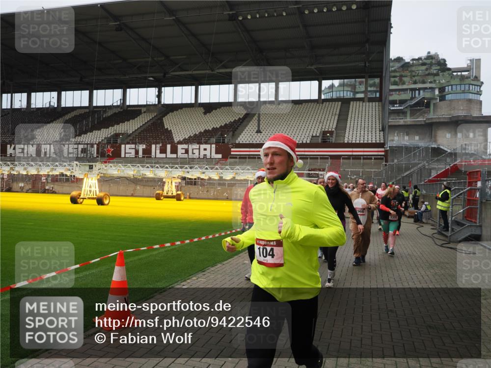 07.12.2025 - St. Pauli X-Mass-Run No. 15 Fabian Wolf http://msf.ph/oto/9422546 07.12.2025 11:53:09 Ziel 104, 524, 1238, 1239, 1289, 1290, 1467, 1592, 1803, 2685, 2735, 2966, 3006, 3355, 3356, 3749, 3750 meine-sportfotos.de