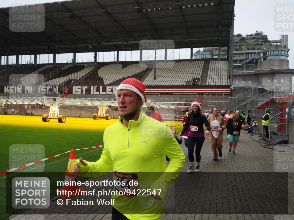 07.12.2025 - St. Pauli X-Mass-Run No. 15 Fabian Wolf http://msf.ph/oto/9422547 07.12.2025 11:53:09 Ziel 104, 524, 1238, 1239, 1289, 1290, 1467, 1592, 1803, 2685, 2735, 2966, 3006, 3355, 3356, 3749, 3750 meine-sportfotos.de
