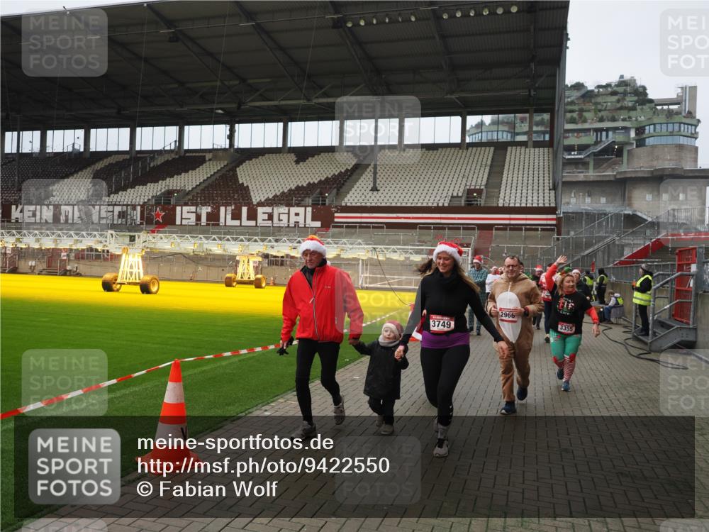 07.12.2025 - St. Pauli X-Mass-Run No. 15 Fabian Wolf http://msf.ph/oto/9422550 07.12.2025 11:53:10 Ziel 104, 524, 1238, 1239, 1289, 1290, 1467, 1592, 1803, 2685, 2735, 2966, 3006, 3355, 3356, 3749, 3750 meine-sportfotos.de