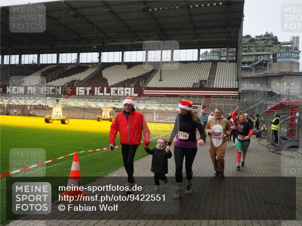 07.12.2025 - St. Pauli X-Mass-Run No. 15 Fabian Wolf http://msf.ph/oto/9422551 07.12.2025 11:53:10 Ziel 104, 524, 1238, 1239, 1289, 1290, 1467, 1592, 1803, 2685, 2735, 2966, 3006, 3355, 3356, 3749, 3750 meine-sportfotos.de