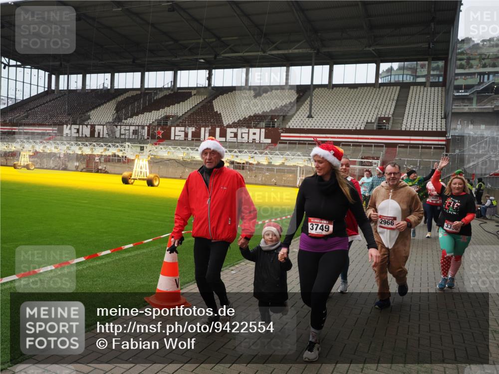 07.12.2025 - St. Pauli X-Mass-Run No. 15 Fabian Wolf http://msf.ph/oto/9422554 07.12.2025 11:53:11 Ziel 104, 524, 1238, 1239, 1289, 1290, 1803, 2685, 2735, 2966, 3006, 3355, 3356, 3749, 3750, 4248 meine-sportfotos.de
