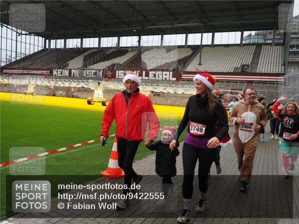 07.12.2025 - St. Pauli X-Mass-Run No. 15 Fabian Wolf http://msf.ph/oto/9422555 07.12.2025 11:53:11 Ziel 104, 524, 1238, 1239, 1289, 1290, 1803, 2685, 2735, 2966, 3006, 3355, 3356, 3749, 3750, 4248 meine-sportfotos.de