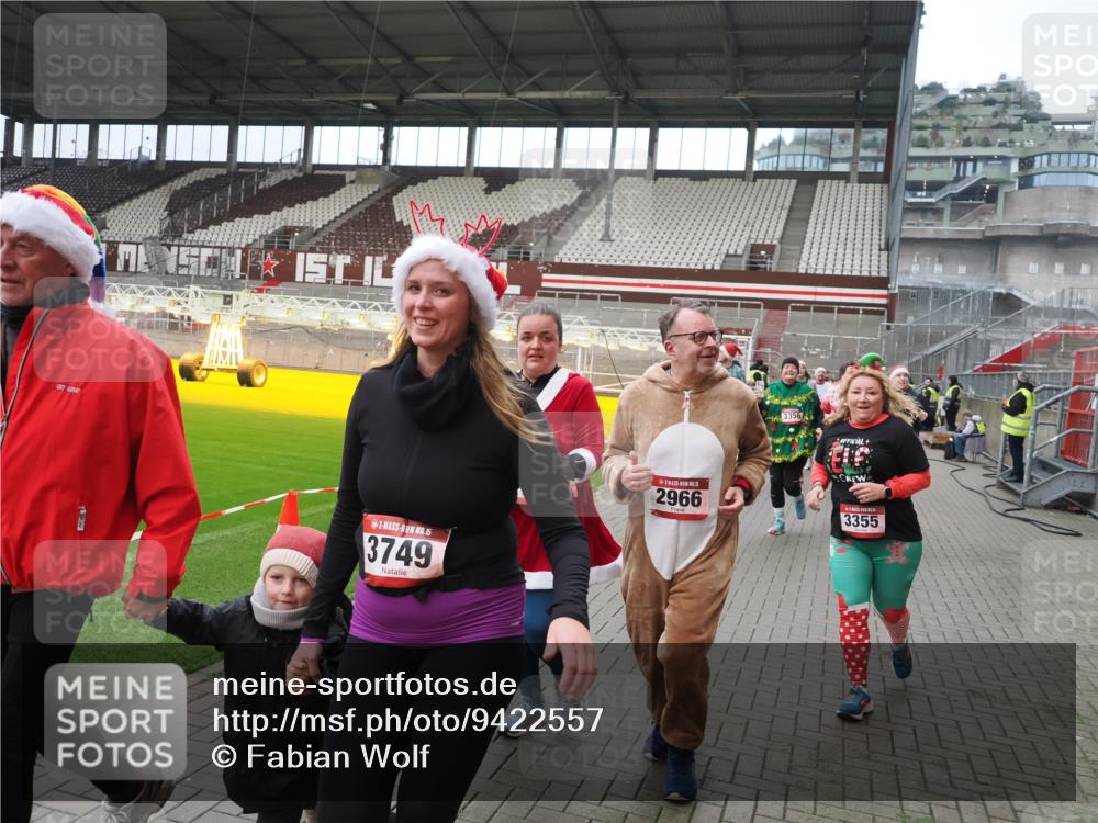 07.12.2025 - St. Pauli X-Mass-Run No. 15 Fabian Wolf http://msf.ph/oto/9422557 07.12.2025 11:53:11 Ziel 104, 524, 1238, 1239, 1289, 1290, 1803, 2685, 2735, 2966, 3006, 3355, 3356, 3749, 3750, 4248 meine-sportfotos.de