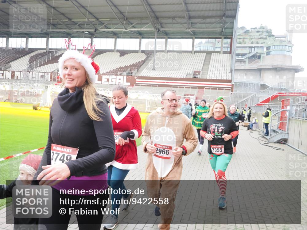 07.12.2025 - St. Pauli X-Mass-Run No. 15 Fabian Wolf http://msf.ph/oto/9422558 07.12.2025 11:53:12 Ziel 104, 524, 1238, 1239, 1289, 1290, 1803, 2685, 2735, 2966, 3006, 3355, 3356, 3749, 3750, 4248 meine-sportfotos.de