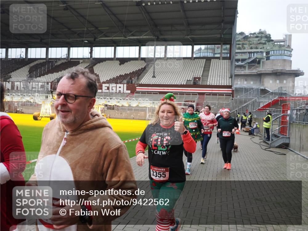 07.12.2025 - St. Pauli X-Mass-Run No. 15 Fabian Wolf http://msf.ph/oto/9422562 07.12.2025 11:53:12 Ziel 104, 524, 1238, 1239, 1289, 1290, 1803, 2685, 2735, 2966, 3006, 3355, 3356, 3749, 3750, 4248 meine-sportfotos.de