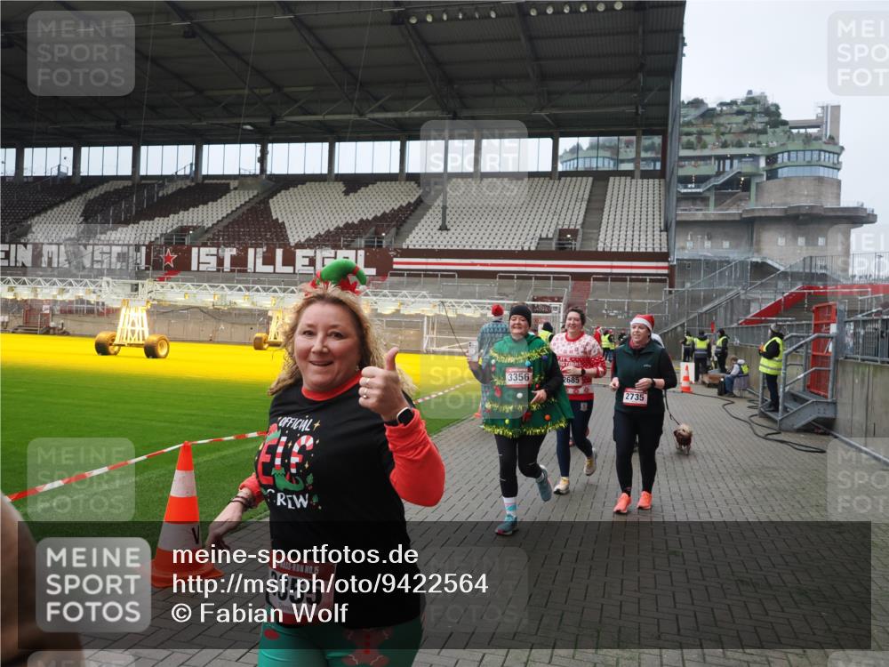 07.12.2025 - St. Pauli X-Mass-Run No. 15 Fabian Wolf http://msf.ph/oto/9422564 07.12.2025 11:53:13 Ziel 104, 524, 1238, 1239, 1289, 1290, 1803, 2685, 2735, 2966, 3006, 3355, 3356, 3749, 3750, 4248 meine-sportfotos.de