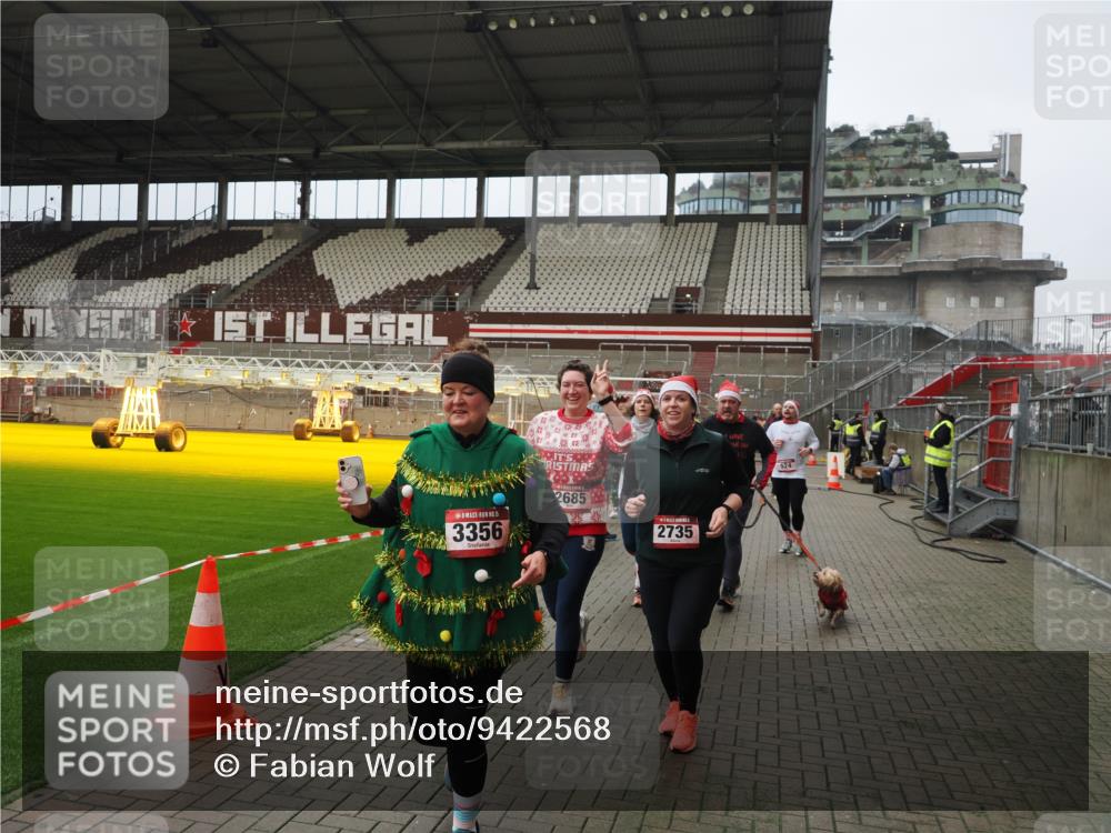 07.12.2025 - St. Pauli X-Mass-Run No. 15 Fabian Wolf http://msf.ph/oto/9422568 07.12.2025 11:53:14 Ziel 104, 524, 1238, 1239, 1289, 1290, 1803, 2685, 2735, 2966, 3006, 3355, 3356, 3749, 3750, 4248 meine-sportfotos.de