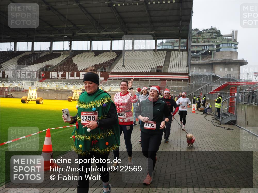 07.12.2025 - St. Pauli X-Mass-Run No. 15 Fabian Wolf http://msf.ph/oto/9422569 07.12.2025 11:53:14 Ziel 104, 524, 1238, 1239, 1289, 1290, 1803, 2685, 2735, 2966, 3006, 3355, 3356, 3749, 3750, 4248 meine-sportfotos.de