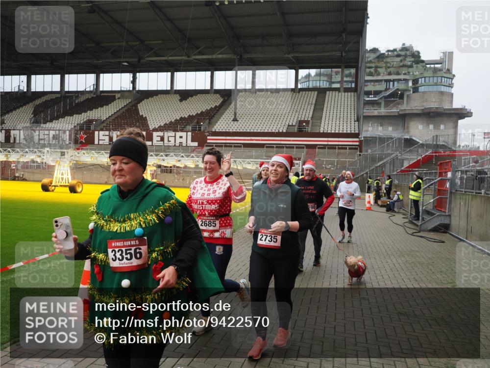 07.12.2025 - St. Pauli X-Mass-Run No. 15 Fabian Wolf http://msf.ph/oto/9422570 07.12.2025 11:53:14 Ziel 104, 524, 1238, 1239, 1289, 1290, 1803, 2685, 2735, 2966, 3006, 3355, 3356, 3749, 3750, 4248 meine-sportfotos.de