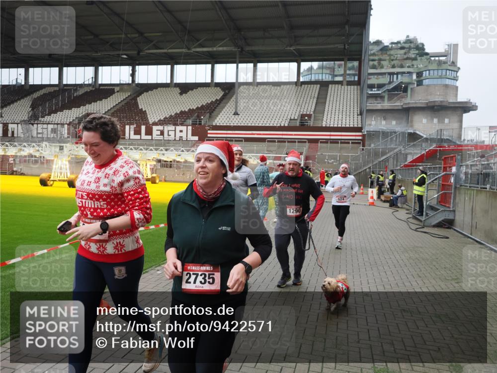 07.12.2025 - St. Pauli X-Mass-Run No. 15 Fabian Wolf http://msf.ph/oto/9422571 07.12.2025 11:53:15 Ziel 104, 524, 1238, 1239, 1289, 1290, 1803, 2685, 2735, 2966, 3006, 3355, 3356, 3749, 3750, 4248 meine-sportfotos.de