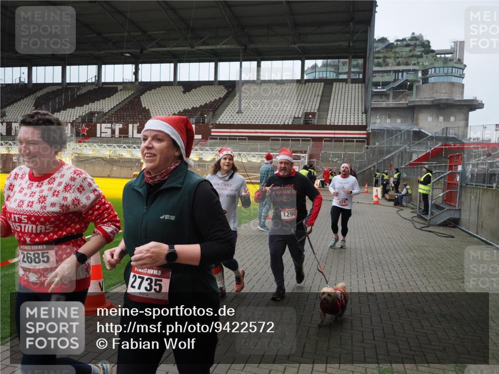 07.12.2025 - St. Pauli X-Mass-Run No. 15 Fabian Wolf http://msf.ph/oto/9422572 07.12.2025 11:53:15 Ziel 104, 524, 1238, 1239, 1289, 1290, 1803, 2685, 2735, 2966, 3006, 3355, 3356, 3749, 3750, 4248 meine-sportfotos.de