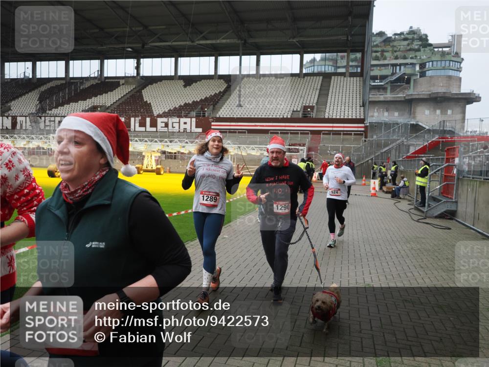 07.12.2025 - St. Pauli X-Mass-Run No. 15 Fabian Wolf http://msf.ph/oto/9422573 07.12.2025 11:53:15 Ziel 104, 524, 1238, 1239, 1289, 1290, 1803, 2685, 2735, 2966, 3006, 3355, 3356, 3749, 3750, 4248 meine-sportfotos.de
