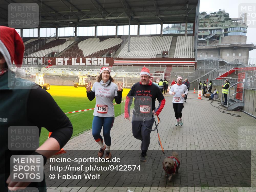 07.12.2025 - St. Pauli X-Mass-Run No. 15 Fabian Wolf http://msf.ph/oto/9422574 07.12.2025 11:53:16 Ziel 104, 524, 1238, 1239, 1289, 1290, 1803, 2685, 2735, 2966, 3006, 3355, 3356, 3749, 3750, 4248 meine-sportfotos.de
