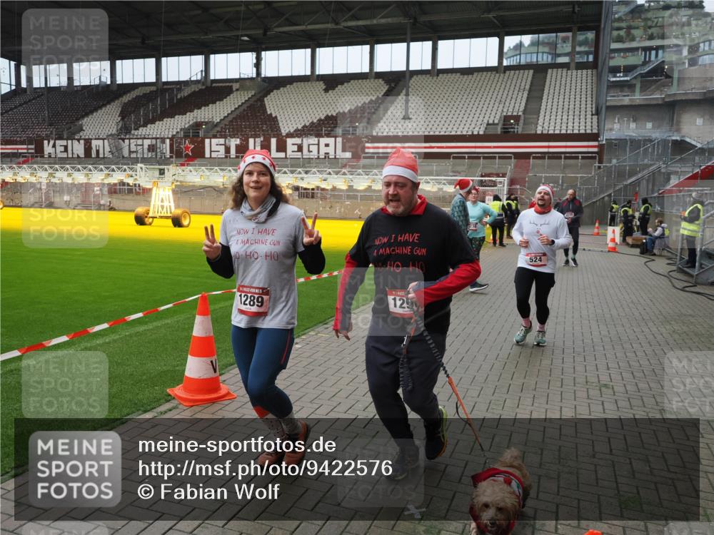 07.12.2025 - St. Pauli X-Mass-Run No. 15 Fabian Wolf http://msf.ph/oto/9422576 07.12.2025 11:53:16 Ziel 104, 524, 1238, 1239, 1289, 1290, 1803, 2685, 2735, 2966, 3006, 3355, 3356, 3749, 3750, 4248 meine-sportfotos.de