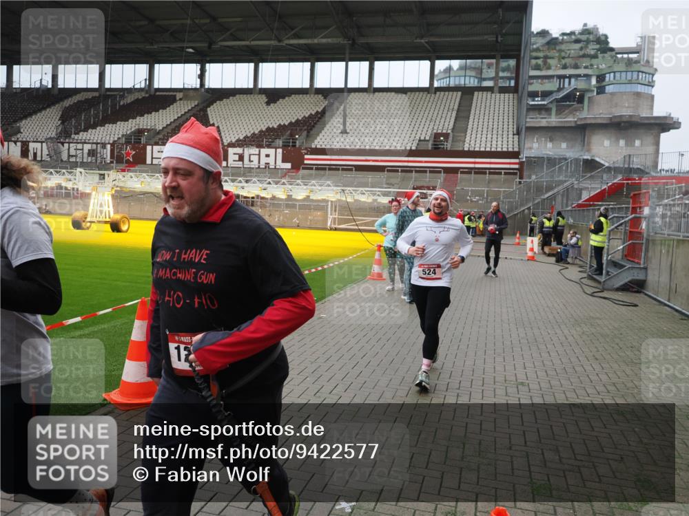 07.12.2025 - St. Pauli X-Mass-Run No. 15 Fabian Wolf http://msf.ph/oto/9422577 07.12.2025 11:53:17 Ziel 104, 524, 1238, 1239, 1289, 1290, 2685, 2735, 2966, 3006, 3355, 3356, 3749, 3750, 4248 meine-sportfotos.de