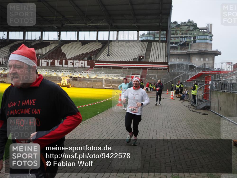 07.12.2025 - St. Pauli X-Mass-Run No. 15 Fabian Wolf http://msf.ph/oto/9422578 07.12.2025 11:53:17 Ziel 104, 524, 1238, 1239, 1289, 1290, 2685, 2735, 2966, 3006, 3355, 3356, 3749, 3750, 4248 meine-sportfotos.de