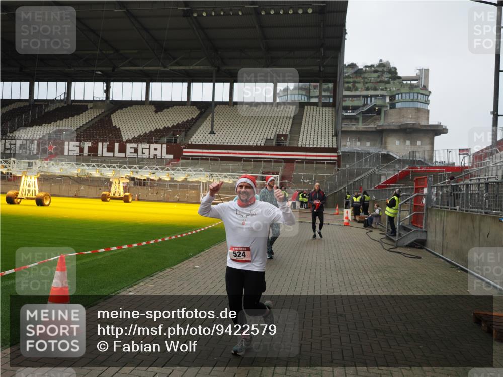 07.12.2025 - St. Pauli X-Mass-Run No. 15 Fabian Wolf http://msf.ph/oto/9422579 07.12.2025 11:53:17 Ziel 104, 524, 1238, 1239, 1289, 1290, 2685, 2735, 2966, 3006, 3355, 3356, 3749, 3750, 4248 meine-sportfotos.de