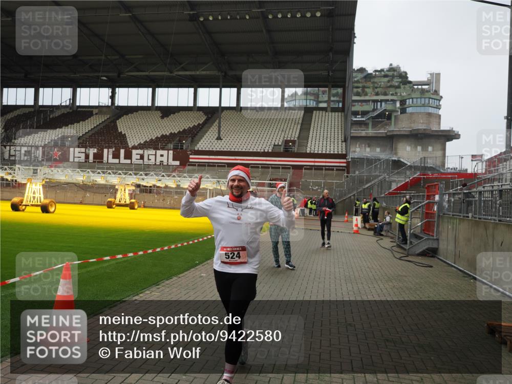 07.12.2025 - St. Pauli X-Mass-Run No. 15 Fabian Wolf http://msf.ph/oto/9422580 07.12.2025 11:53:17 Ziel 104, 524, 1238, 1239, 1289, 1290, 2685, 2735, 2966, 3006, 3355, 3356, 3749, 3750, 4248 meine-sportfotos.de