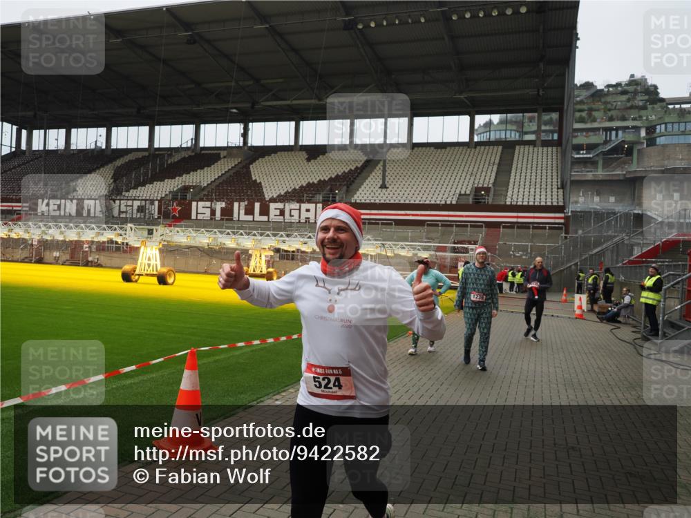 07.12.2025 - St. Pauli X-Mass-Run No. 15 Fabian Wolf http://msf.ph/oto/9422582 07.12.2025 11:53:18 Ziel 104, 524, 1238, 1239, 1289, 1290, 2685, 2735, 2966, 3006, 3355, 3356, 3749, 3750, 4248 meine-sportfotos.de