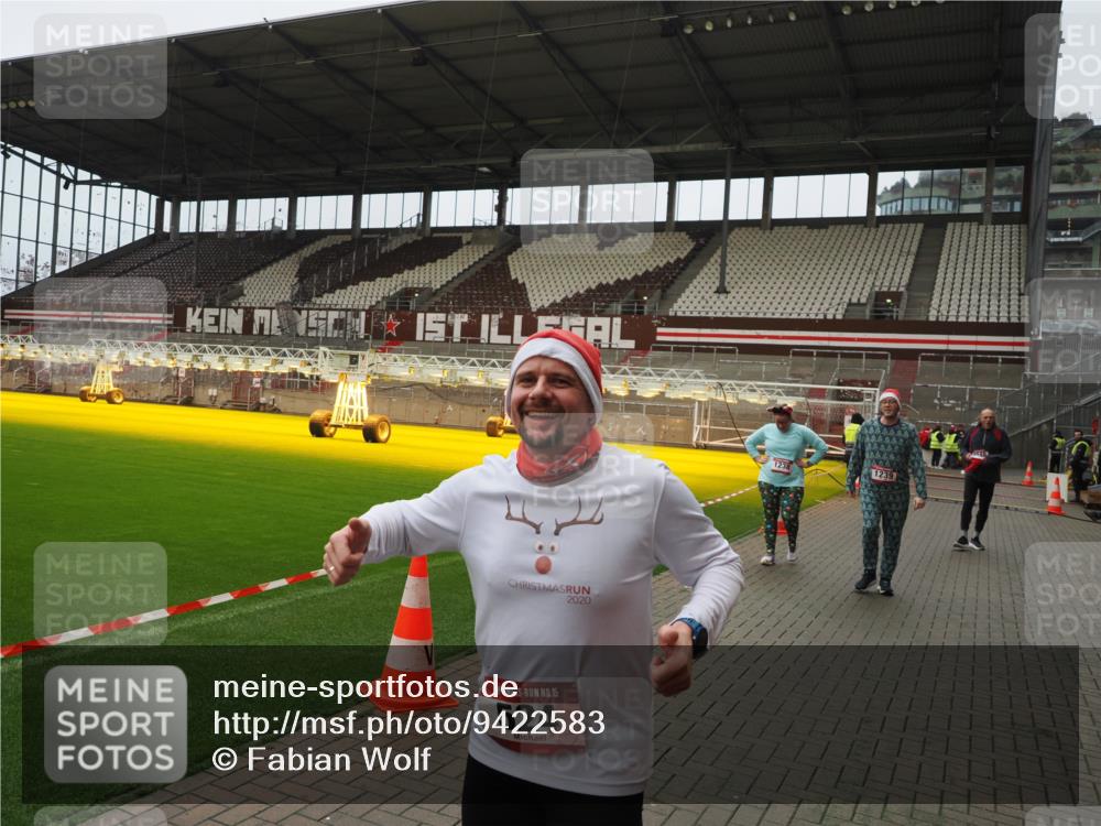 07.12.2025 - St. Pauli X-Mass-Run No. 15 Fabian Wolf http://msf.ph/oto/9422583 07.12.2025 11:53:18 Ziel 104, 524, 1238, 1239, 1289, 1290, 2685, 2735, 2966, 3006, 3355, 3356, 3749, 3750, 4248 meine-sportfotos.de