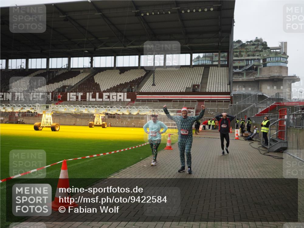 07.12.2025 - St. Pauli X-Mass-Run No. 15 Fabian Wolf http://msf.ph/oto/9422584 07.12.2025 11:53:20 Ziel 104, 524, 1238, 1239, 1289, 1290, 2685, 2735, 2966, 3006, 3355, 3356, 4248 meine-sportfotos.de