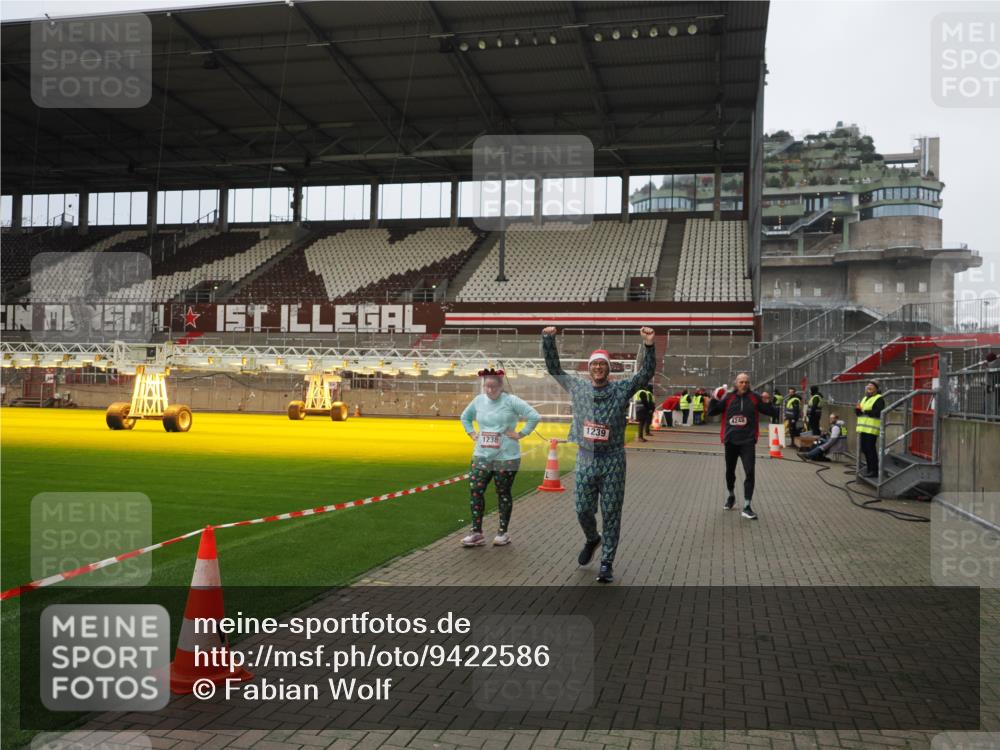 07.12.2025 - St. Pauli X-Mass-Run No. 15 Fabian Wolf http://msf.ph/oto/9422586 07.12.2025 11:53:20 Ziel 104, 524, 1238, 1239, 1289, 1290, 2685, 2735, 2966, 3006, 3355, 3356, 4248 meine-sportfotos.de