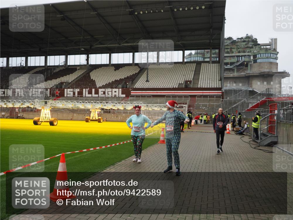 07.12.2025 - St. Pauli X-Mass-Run No. 15 Fabian Wolf http://msf.ph/oto/9422589 07.12.2025 11:53:21 Ziel 104, 524, 1238, 1239, 1289, 1290, 2685, 2735, 2966, 3355, 3356, 4248 meine-sportfotos.de