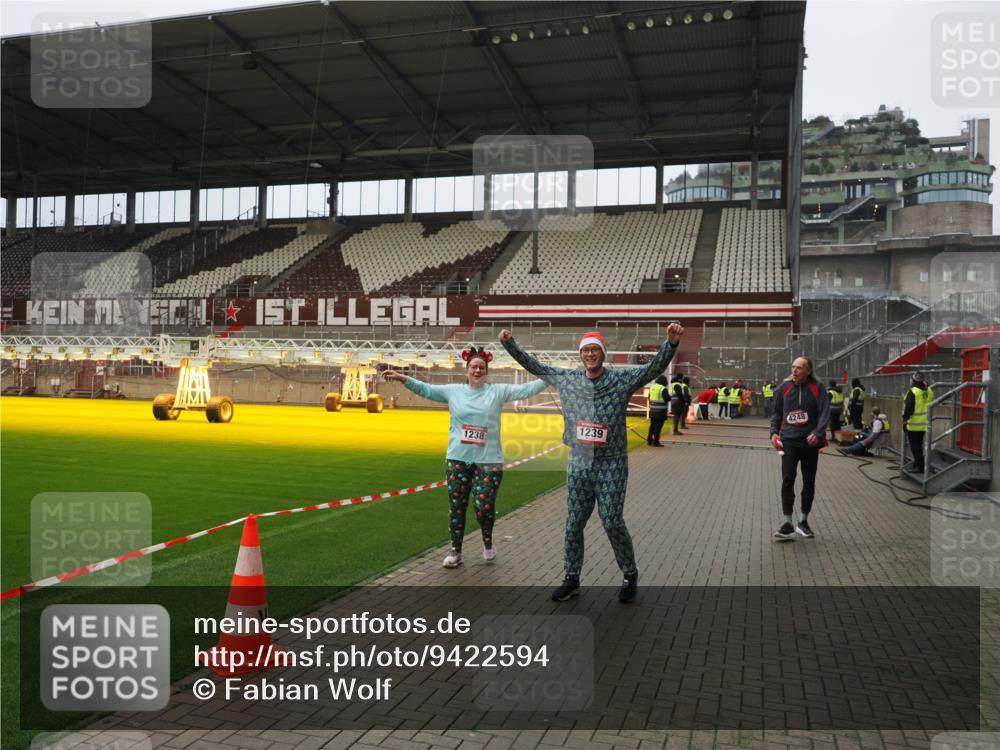 07.12.2025 - St. Pauli X-Mass-Run No. 15 Fabian Wolf http://msf.ph/oto/9422594 07.12.2025 11:53:22 Ziel 524, 1238, 1239, 1289, 1290, 2685, 2735, 3355, 3356, 4248 meine-sportfotos.de