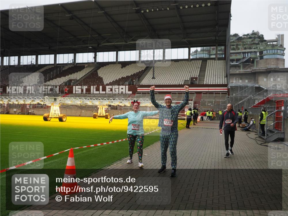 07.12.2025 - St. Pauli X-Mass-Run No. 15 Fabian Wolf http://msf.ph/oto/9422595 07.12.2025 11:53:22 Ziel 524, 1238, 1239, 1289, 1290, 2685, 2735, 3355, 3356, 4248 meine-sportfotos.de