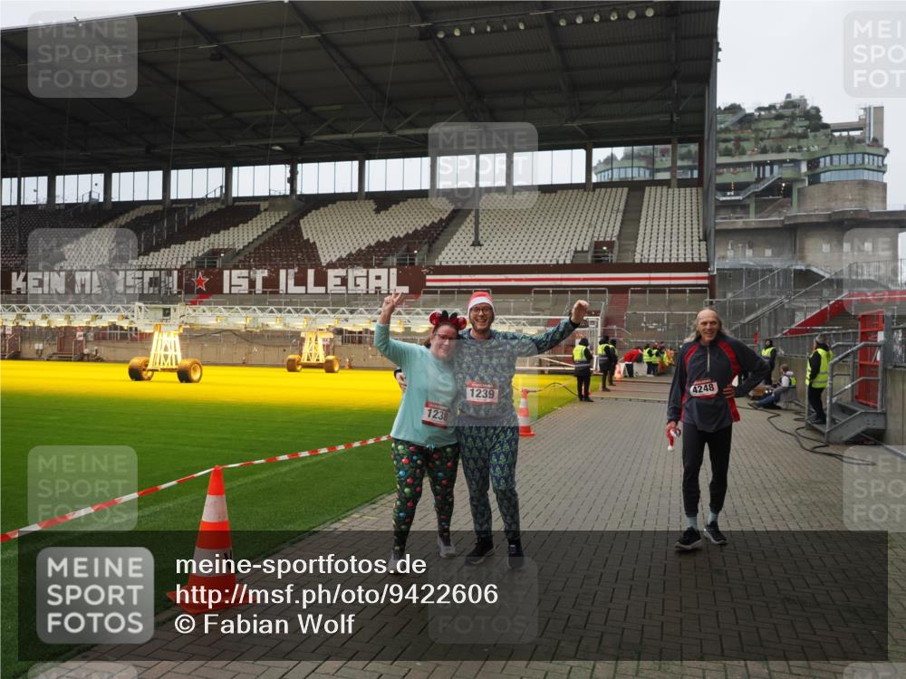 07.12.2025 - St. Pauli X-Mass-Run No. 15 Fabian Wolf http://msf.ph/oto/9422606 07.12.2025 11:53:24 Ziel 524, 1289, 1290, 2685, 4248 meine-sportfotos.de