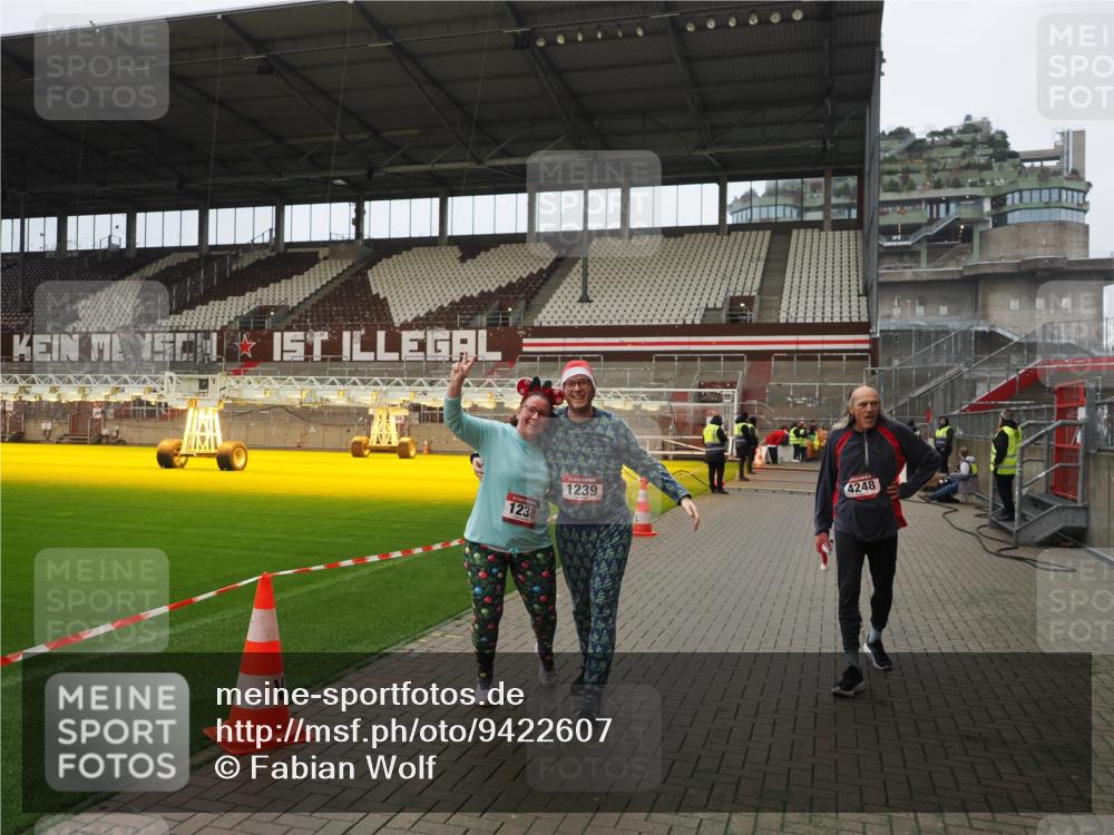 07.12.2025 - St. Pauli X-Mass-Run No. 15 Fabian Wolf http://msf.ph/oto/9422607 07.12.2025 11:53:24 Ziel 524, 1289, 1290, 2685, 4248 meine-sportfotos.de