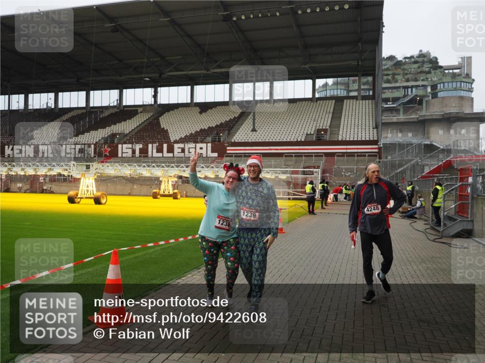 07.12.2025 - St. Pauli X-Mass-Run No. 15 Fabian Wolf http://msf.ph/oto/9422608 07.12.2025 11:53:24 Ziel 524, 1289, 1290, 2685, 4248 meine-sportfotos.de