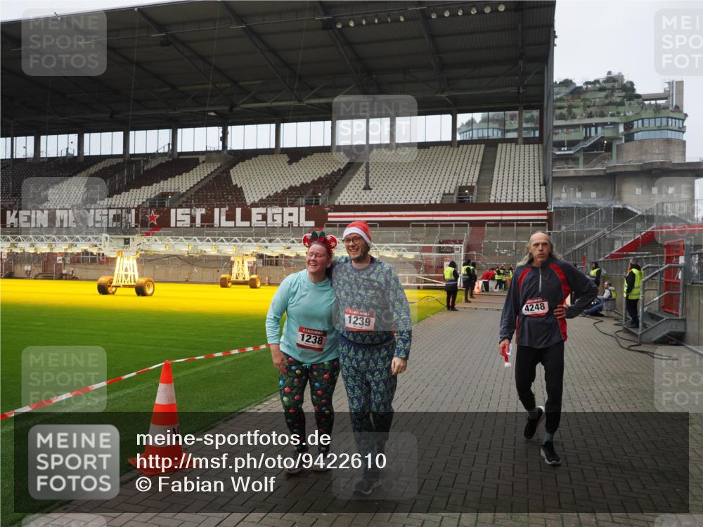 07.12.2025 - St. Pauli X-Mass-Run No. 15 Fabian Wolf http://msf.ph/oto/9422610 07.12.2025 11:53:25 Ziel 524, 1289, 1290, 4248 meine-sportfotos.de