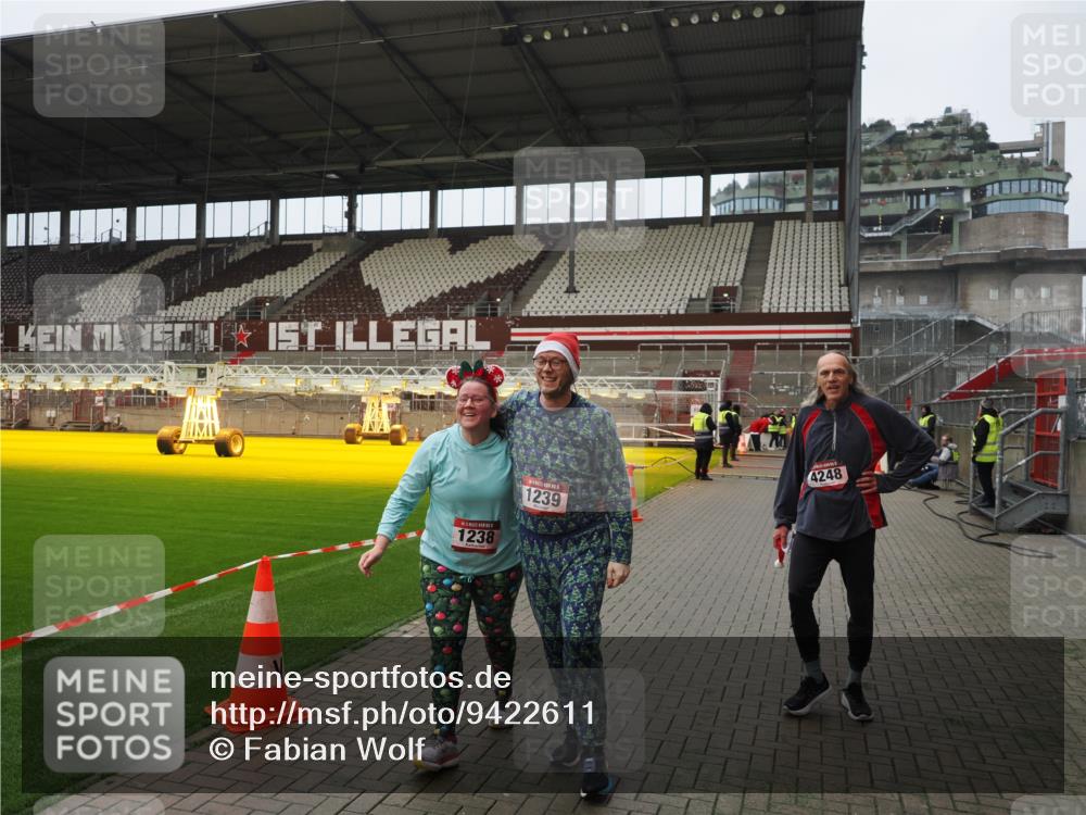 07.12.2025 - St. Pauli X-Mass-Run No. 15 Fabian Wolf http://msf.ph/oto/9422611 07.12.2025 11:53:25 Ziel 524, 1289, 1290, 4248 meine-sportfotos.de
