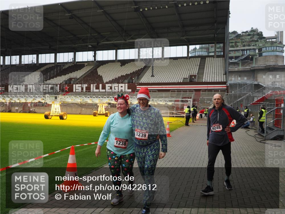 07.12.2025 - St. Pauli X-Mass-Run No. 15 Fabian Wolf http://msf.ph/oto/9422612 07.12.2025 11:53:25 Ziel 524, 1289, 1290, 4248 meine-sportfotos.de