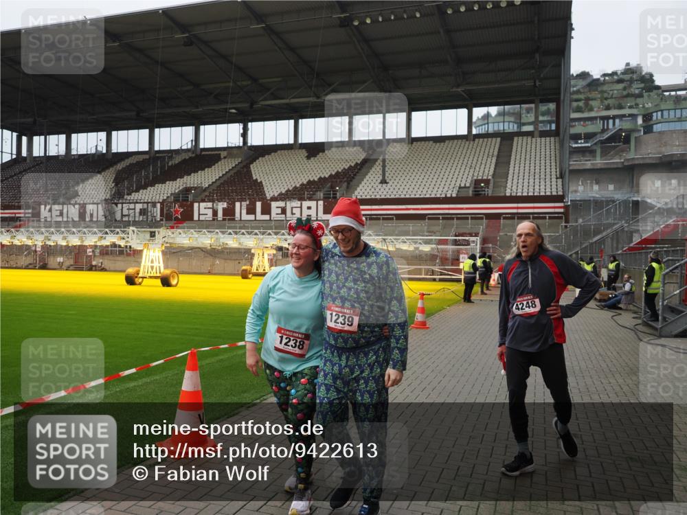 07.12.2025 - St. Pauli X-Mass-Run No. 15 Fabian Wolf http://msf.ph/oto/9422613 07.12.2025 11:53:26 Ziel 524, 1289, 1290, 4248 meine-sportfotos.de