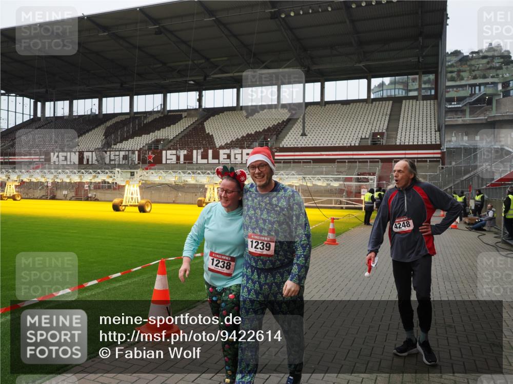 07.12.2025 - St. Pauli X-Mass-Run No. 15 Fabian Wolf http://msf.ph/oto/9422614 07.12.2025 11:53:26 Ziel 524, 1289, 1290, 4248 meine-sportfotos.de