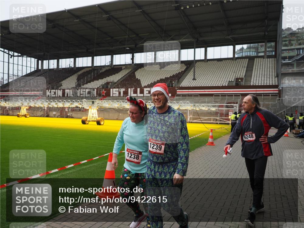 07.12.2025 - St. Pauli X-Mass-Run No. 15 Fabian Wolf http://msf.ph/oto/9422615 07.12.2025 11:53:26 Ziel 524, 1289, 1290, 4248 meine-sportfotos.de