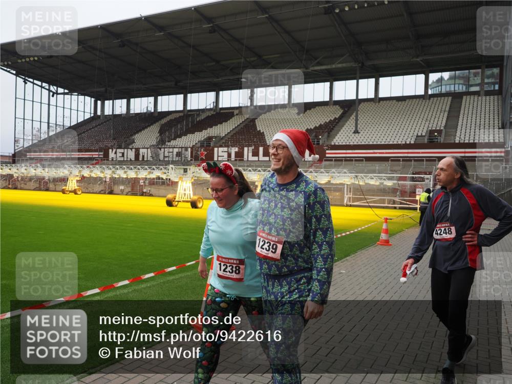 07.12.2025 - St. Pauli X-Mass-Run No. 15 Fabian Wolf http://msf.ph/oto/9422616 07.12.2025 11:53:26 Ziel 524, 1289, 1290, 4248 meine-sportfotos.de