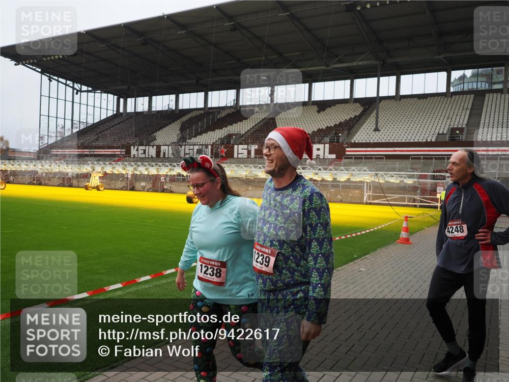 07.12.2025 - St. Pauli X-Mass-Run No. 15 Fabian Wolf http://msf.ph/oto/9422617 07.12.2025 11:53:26 Ziel 524, 1289, 1290, 4248 meine-sportfotos.de