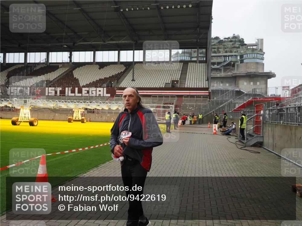 07.12.2025 - St. Pauli X-Mass-Run No. 15 Fabian Wolf http://msf.ph/oto/9422619 07.12.2025 11:53:27 Ziel 524, 4248 meine-sportfotos.de