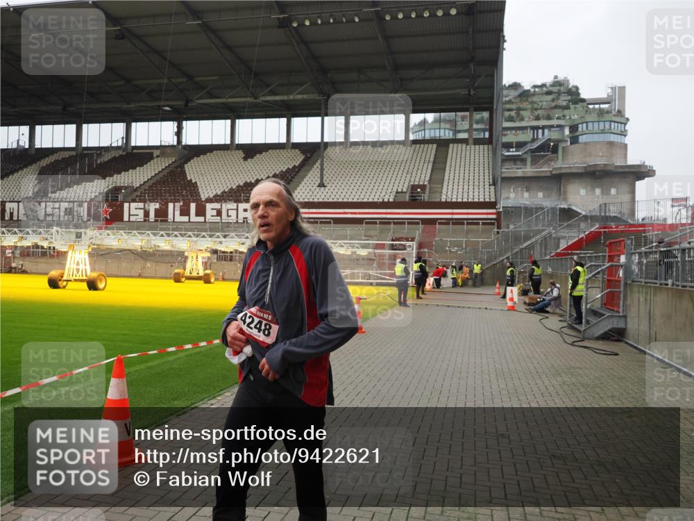 07.12.2025 - St. Pauli X-Mass-Run No. 15 Fabian Wolf http://msf.ph/oto/9422621 07.12.2025 11:53:28 Ziel 524, 4248 meine-sportfotos.de