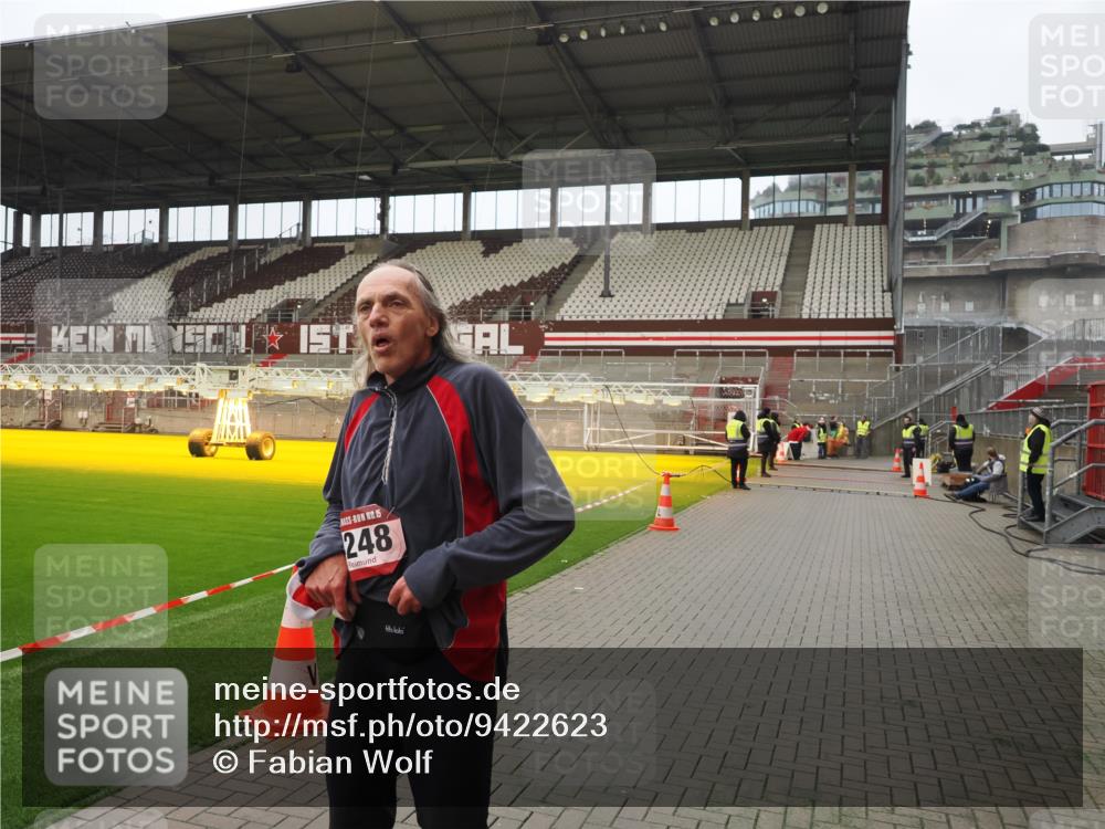 07.12.2025 - St. Pauli X-Mass-Run No. 15 Fabian Wolf http://msf.ph/oto/9422623 07.12.2025 11:53:28 Ziel 524, 4248 meine-sportfotos.de