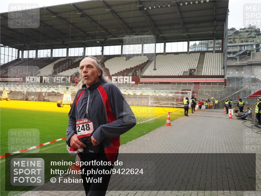 07.12.2025 - St. Pauli X-Mass-Run No. 15 Fabian Wolf http://msf.ph/oto/9422624 07.12.2025 11:53:28 Ziel 524, 4248 meine-sportfotos.de