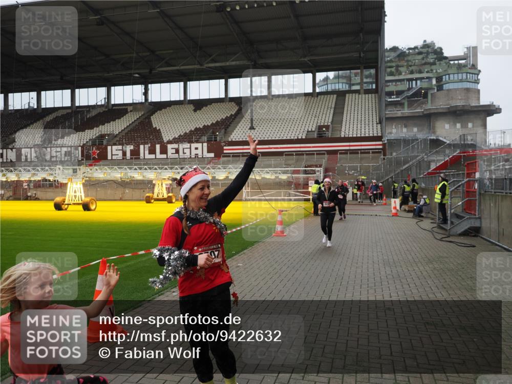 07.12.2025 - St. Pauli X-Mass-Run No. 15 Fabian Wolf http://msf.ph/oto/9422632 07.12.2025 11:53:53 Ziel 283, 287, 3249, 3507, 3510 meine-sportfotos.de
