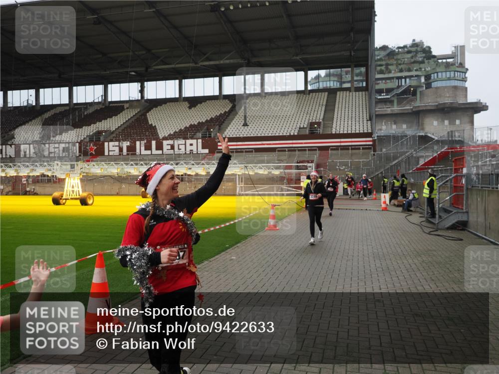 07.12.2025 - St. Pauli X-Mass-Run No. 15 Fabian Wolf http://msf.ph/oto/9422633 07.12.2025 11:53:54 Ziel 283, 287, 3249, 3507, 3510 meine-sportfotos.de