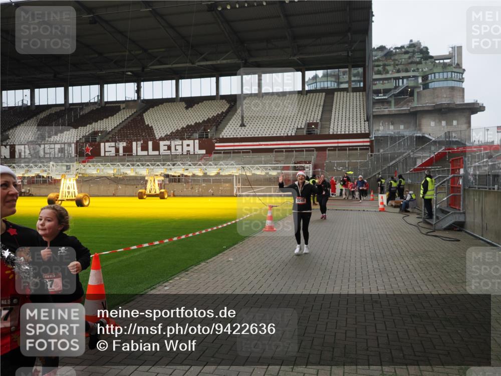 07.12.2025 - St. Pauli X-Mass-Run No. 15 Fabian Wolf http://msf.ph/oto/9422636 07.12.2025 11:53:54 Ziel 283, 287, 3249, 3507, 3510 meine-sportfotos.de
