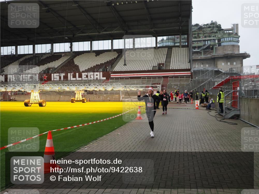 07.12.2025 - St. Pauli X-Mass-Run No. 15 Fabian Wolf http://msf.ph/oto/9422638 07.12.2025 11:53:55 Ziel 283, 287, 2625, 3249, 3507, 3510 meine-sportfotos.de