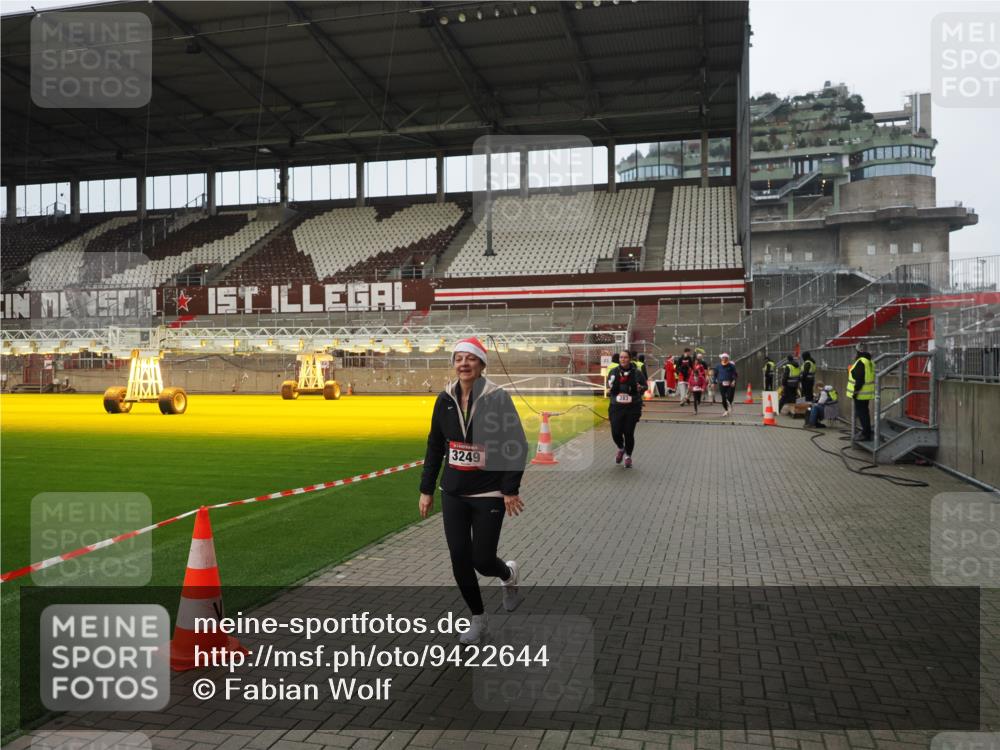 07.12.2025 - St. Pauli X-Mass-Run No. 15 Fabian Wolf http://msf.ph/oto/9422644 07.12.2025 11:53:56 Ziel 283, 287, 2229, 2625, 2629, 3249, 3507, 3510 meine-sportfotos.de
