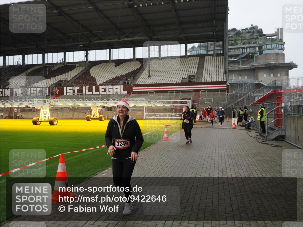 07.12.2025 - St. Pauli X-Mass-Run No. 15 Fabian Wolf http://msf.ph/oto/9422646 07.12.2025 11:53:56 Ziel 283, 287, 2229, 2625, 2629, 3249, 3507, 3510 meine-sportfotos.de